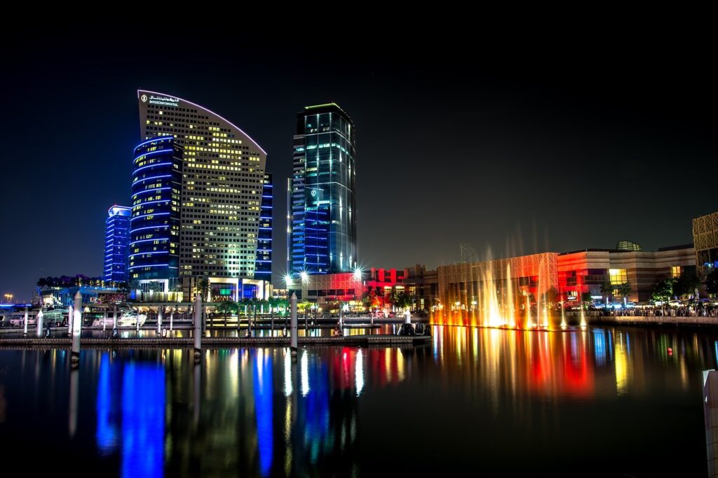 buildings, city, lake-1839647.jpg